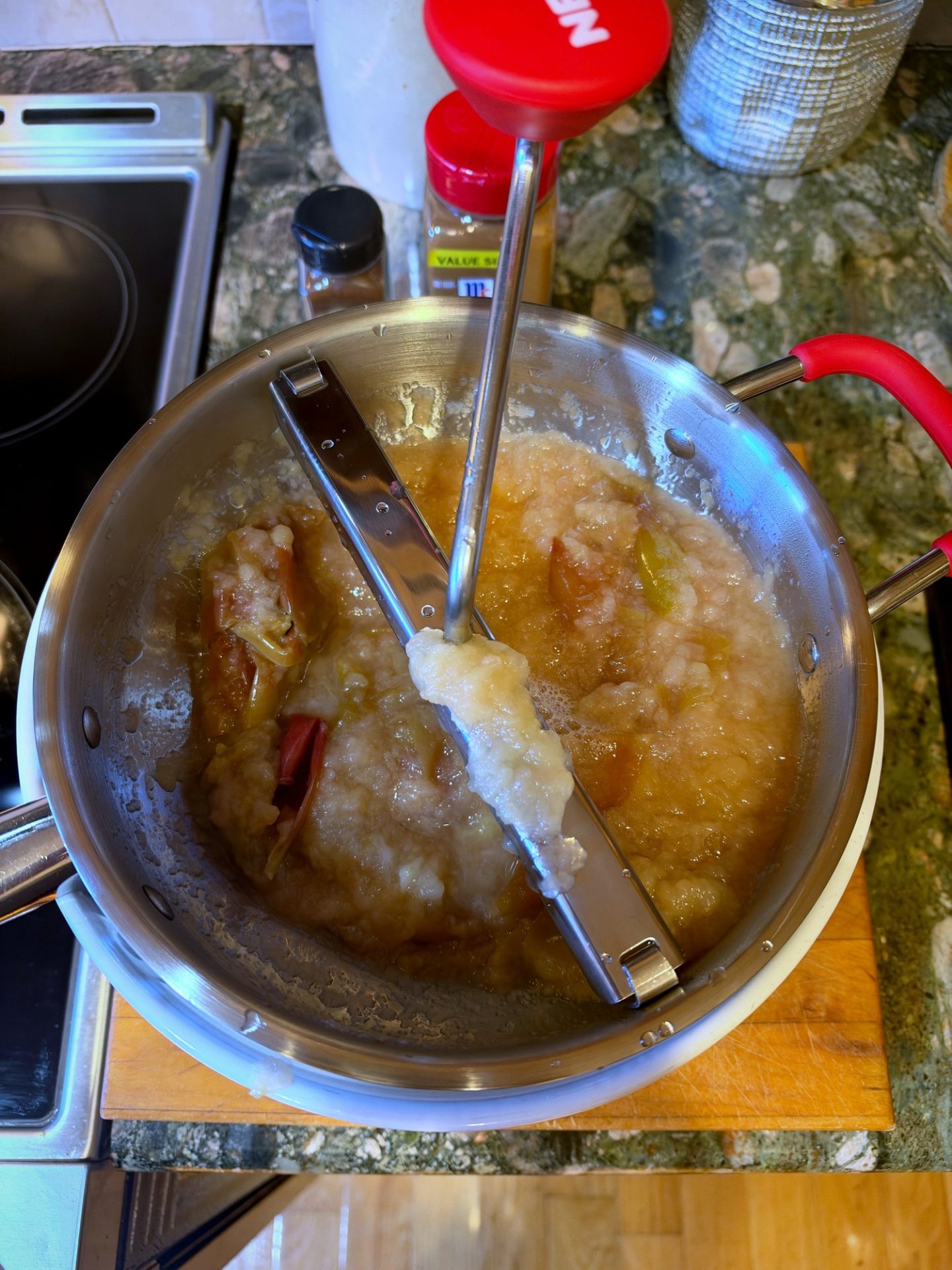 Pressing cooked apples through a food mill