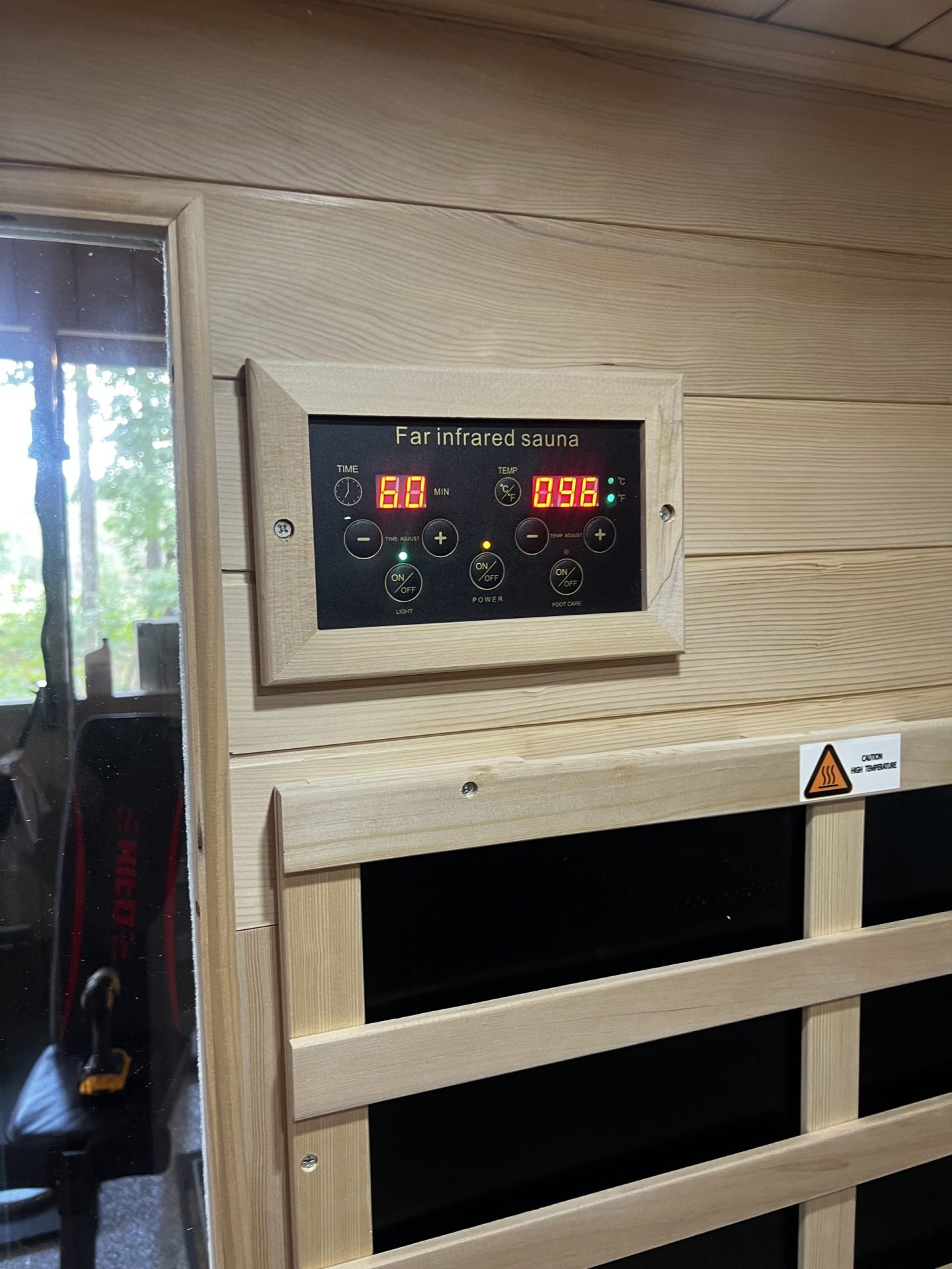 Kanlanth infrared sauna control panel showing temperature and timer